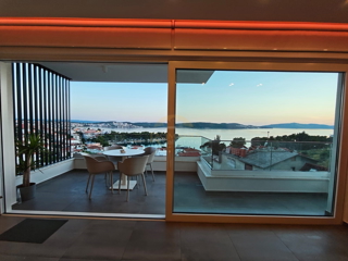 Attico di lusso a Okrug Gornji/Čiovo con terrazza sul tetto